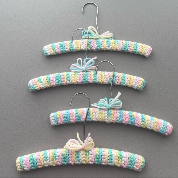 Hand Crocheted Baby Blanket & Four Matching Hangers Set - New - Picture 5 of 10